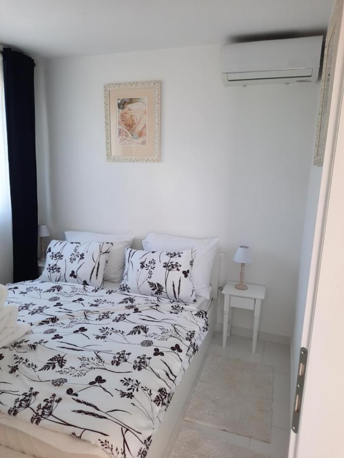 Penzion U Kapitana Apartment Vir Ngoại thất bức ảnh